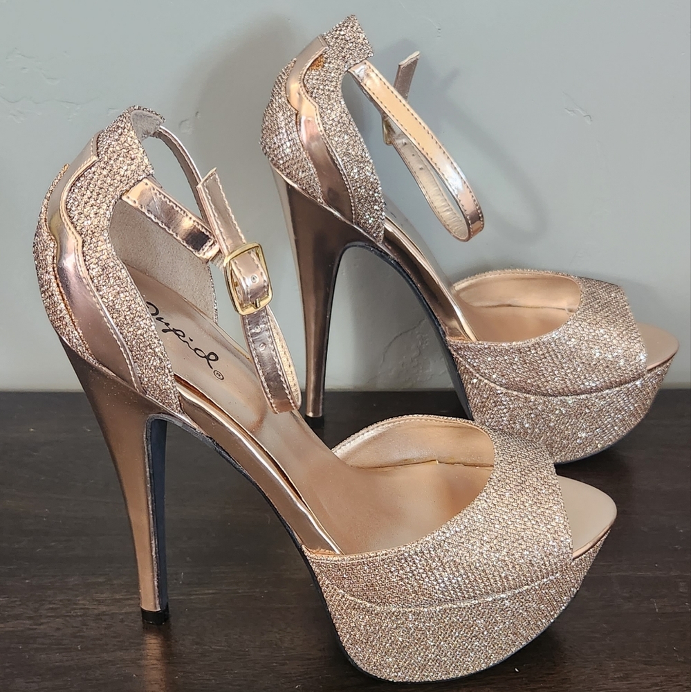 Qupid Womens Champagne Heels